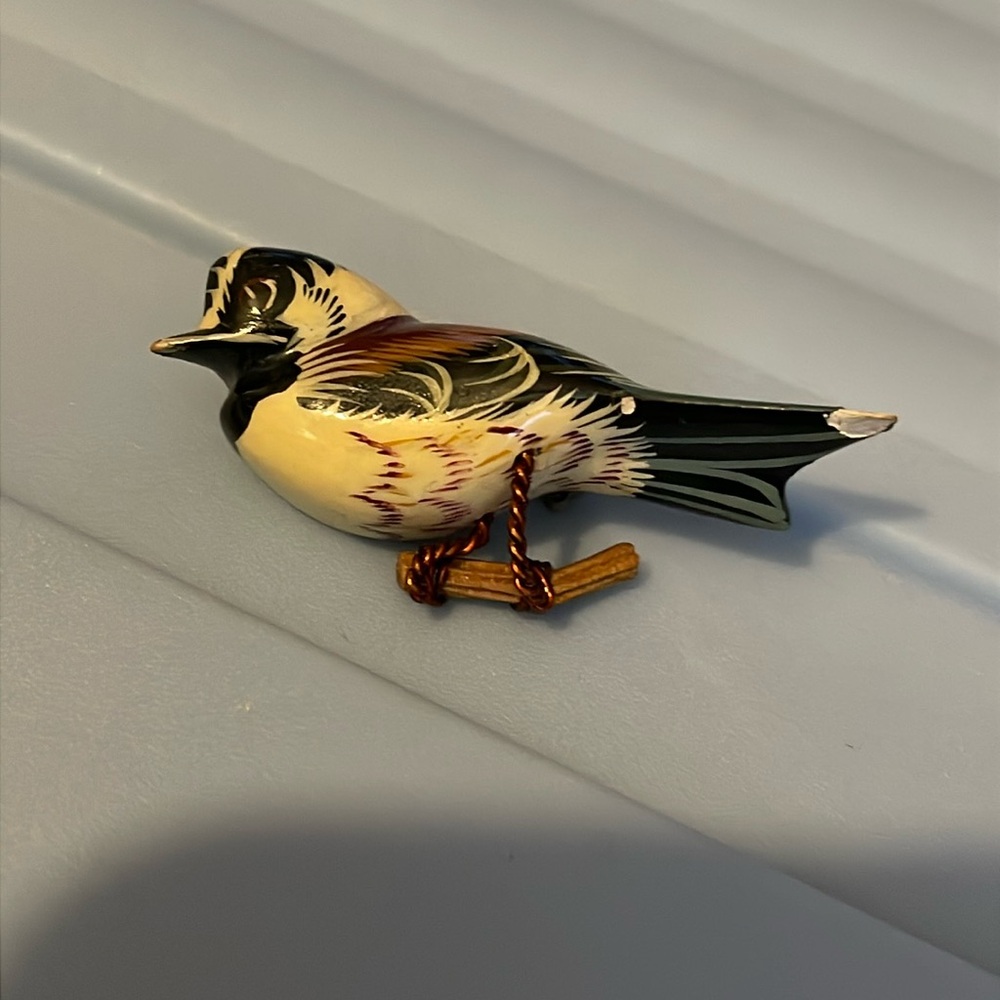 Vintage TAKAHASHI Style Hand Painted Wood Bird Pin Brooch Beautiful